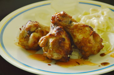 fried chicken drumstick with slice vegetable dressing mayonnaise on plate