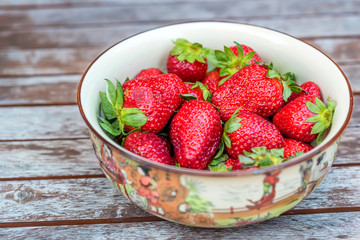 Fresh strawberries in a bowl