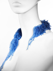 hals mit kette
