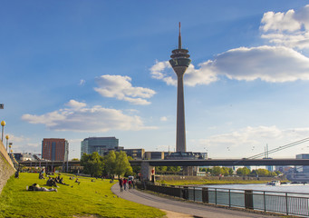 Fototapeta na wymiar Düsseldorf Rheinpromenade