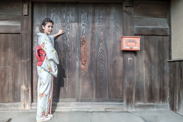 Fototapeta na wymiar Asian woman knocking the wood door