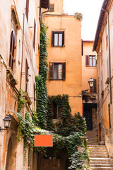 Fototapeta na wymiar Traditional Italian building in central Rome