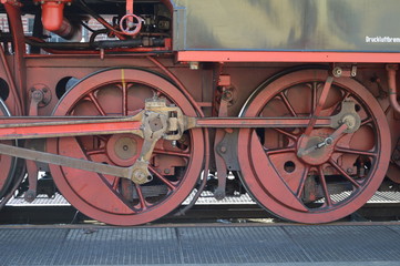 Achsen und Räder der Dampflokomotive