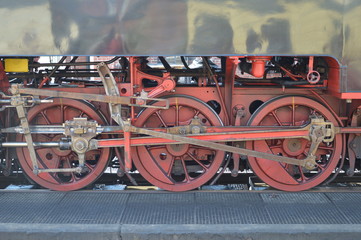 Achsen und Räder der Dampflokomotive