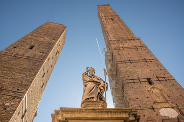 The tower of the Asinelli and Garisenda in Bologna (Italy) and the statue of San Petronio © Angelo D'Amico