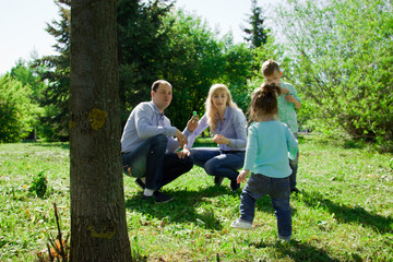 A family of four people are allowed to make soap bubbles.