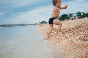 little kid ticking off the sea