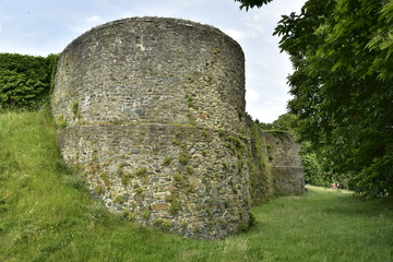 Restes conserv&eacute;s de la partie m&eacute;di&eacute;vale du ch&acirc;teau-fort de Gaasbeek pr&egrave;s de Bruxelles 