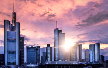 Skyline von Frankfurt a.M. bei Sonnenuntergang
