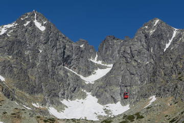 Fototapeta premium red cableway rising to the top in High Tatras