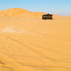 Fototapeta na wymiar in oman the old desert empty quarter and nomad tent of berber people