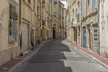 Fototapeta premium Malerische Gasse in Montpellier, Südfrankreich