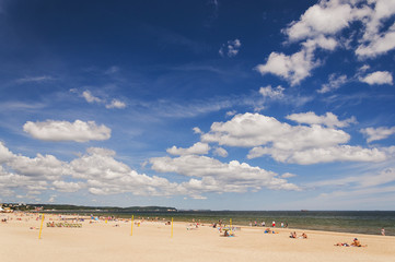 malownicza bałtycka plaża w gdańsku oliwie, polska - obrazy, fototapety, plakaty