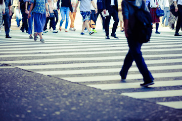 群衆 横断歩道