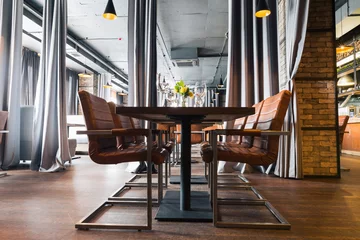 Crédence de cuisine en verre imprimé Restaurant interior loft style restaurant with leather chairs