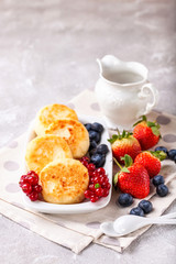 Cottage cheese pancakes with berries. Selective focus. Russian cheesecakes. Copy space