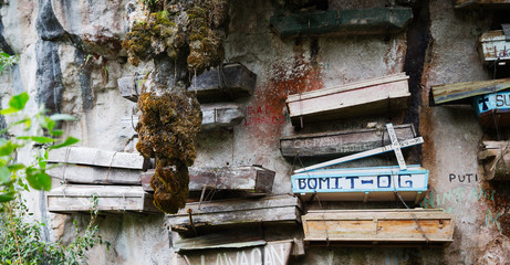 in philipphines the  typical hanging cemetery