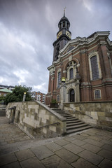 Fototapeta na wymiar Rückseite einer Kirche in Hamburg