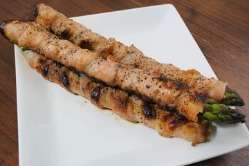 アスパラの肉巻き