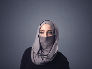 Naklejka premium Muslim woman wearing niqab