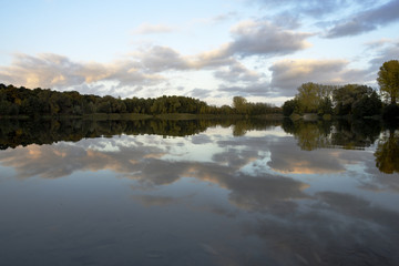 Seepanorama mit Abendhimmelm, Evening mod at a lake in the evening