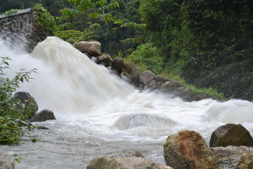 The waterfall is swiftly slammed by rocks