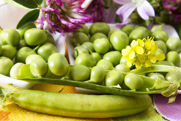 green peas whit flowers
