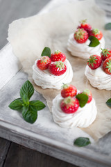 Mini pavlova