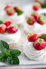 Mini pavlova