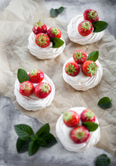 Mini pavlova