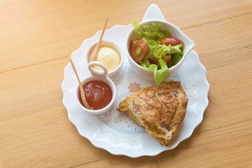 Scones with cheddar and bacon with Vegetable Salad
