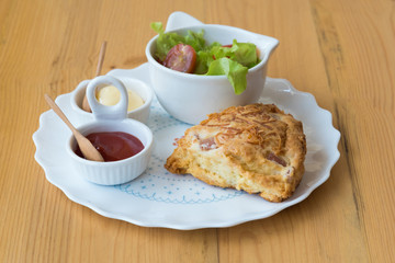 Scones with cheddar and bacon with Vegetable Salad