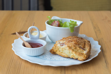 Scones with cheddar and bacon with Vegetable Salad