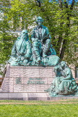 Obraz premium Elias Lönnrot and Väinämöinen Statue Esplanadi Helsinki Finnland