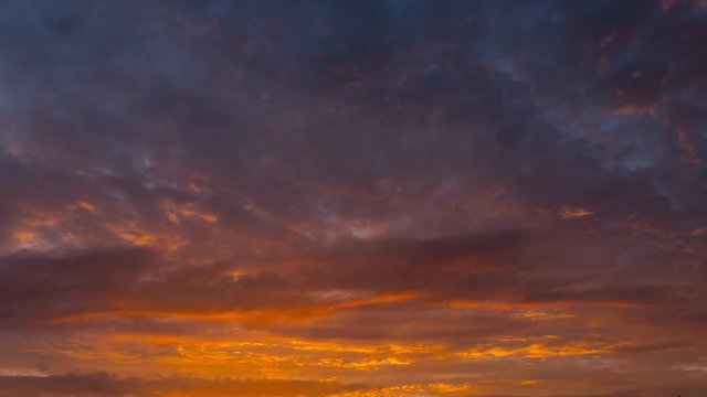 Dawn of the sky and dramatic clouds, time-lapse
