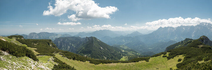 Fototapeta na wymiar Panoramic mountain view in the alps