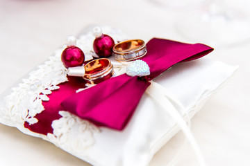 Wedding rings on a beautifully beautiful stylish stand.