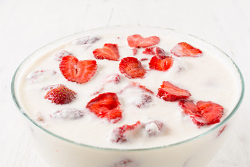 Yoghurt with strawberries