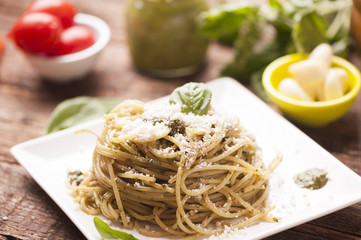 spaghetti with pesto sauce
