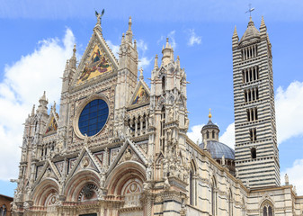 Fototapeta na wymiar Facade of Siena Cathedral, built in years 1196 - 1348 as a Roman Catholic Marian church, and now dedicated to the Assumption of Mary 
