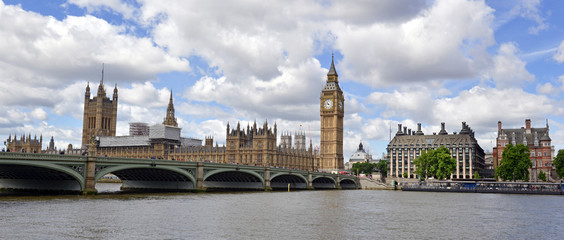 Fototapeta na wymiar London skyline with Big Ben and Westminster Palace and Houses of Parliament which has become a symbol of England and Brexit discussions
