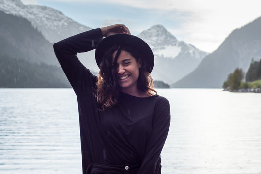 Photoshooting beautiful black swedish woman by mountain lake Tyrol
