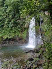 cascade sur une île © nordiste59