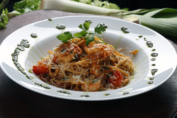 Large shrimp with pasta
