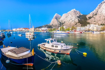 Fototapeta na wymiar Dalmatia region coastal town. / Waterfrontt view at coastal town Omis, popular touristic destination on Adriatic Sea, Croatia. 