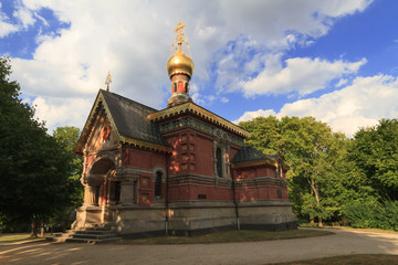 Fototapeta na wymiar Russian chapel in the summer, Bad Homburg, Hessen, Germany