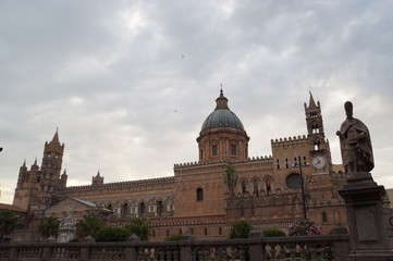 Fototapeta na wymiar View over the Cathedral in Palermo
