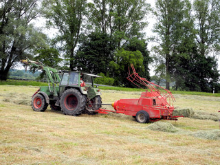 Obraz premium Heuballenpresse
