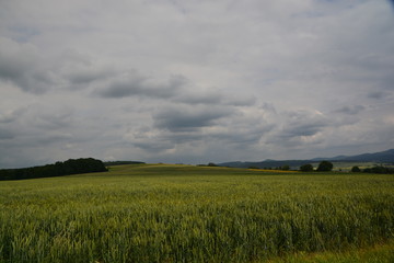 Wolken ziehen &uuml;bers Land