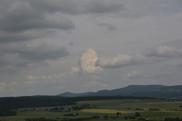Wolken ziehen &uuml;bers Land